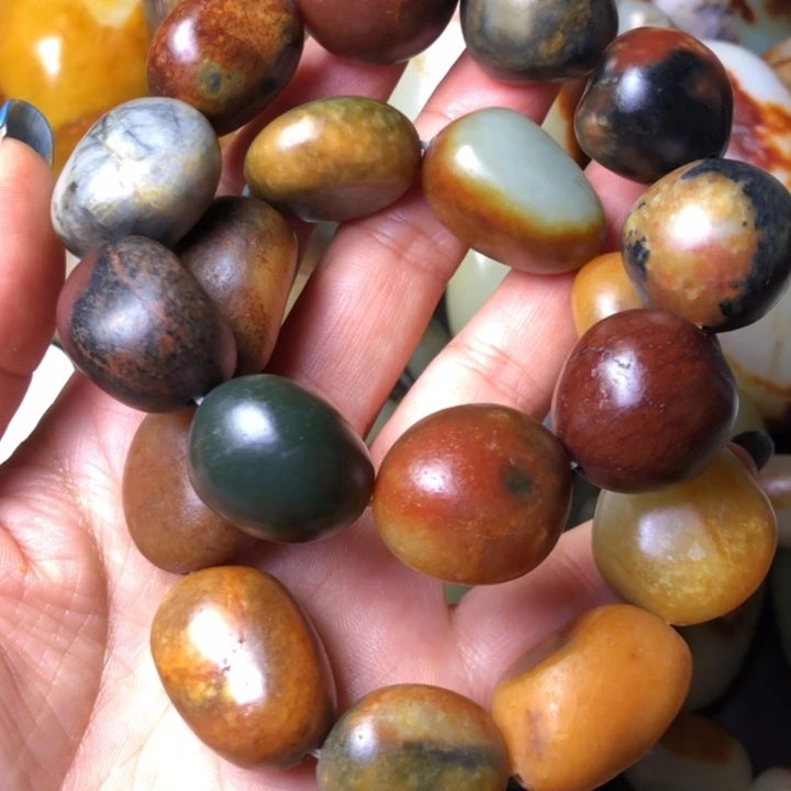 王***涵和田玉未镶嵌珠宝奇石