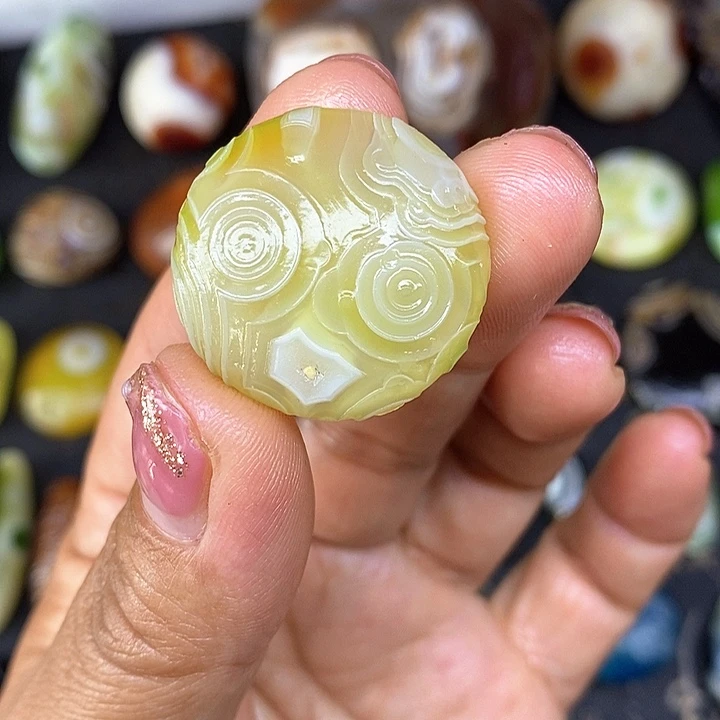 圆饼花眼玛瑙奇石饰品