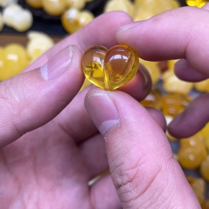 琥珀未镶嵌珠宝奇石