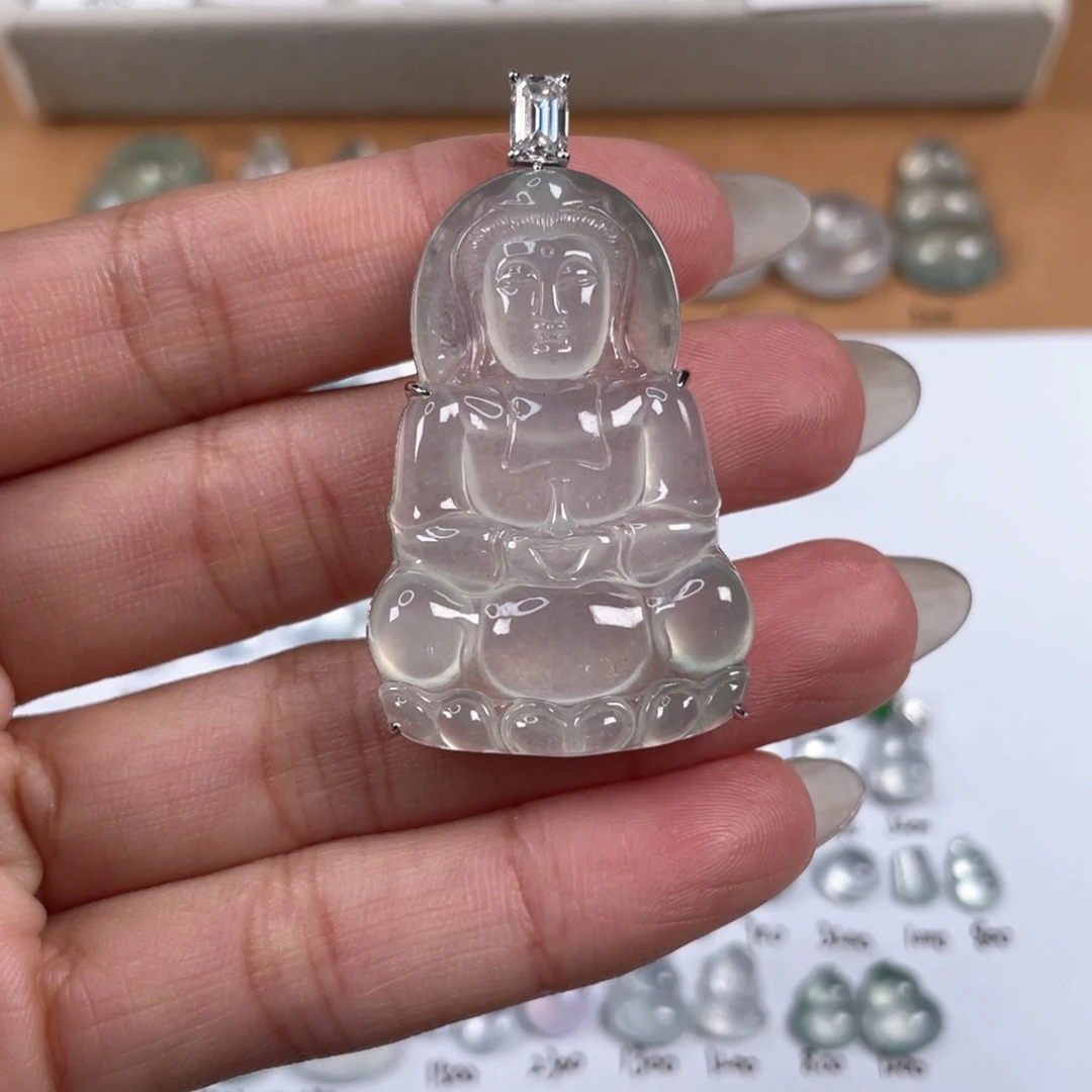 颈饰18K金镶嵌翡翠