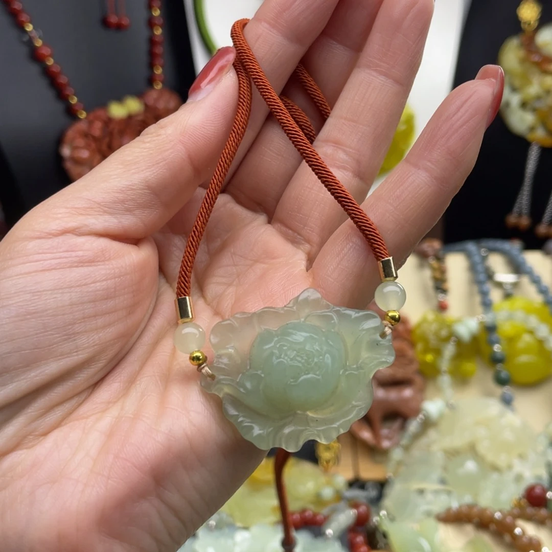 未镶嵌蛇纹石玉颈饰