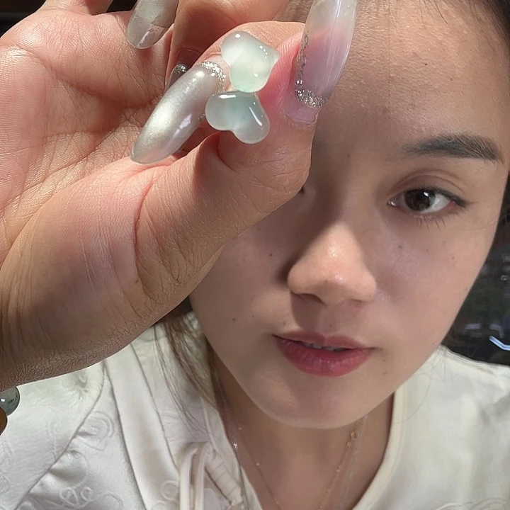 未镶嵌石英质玉（非洲翠）耳钉