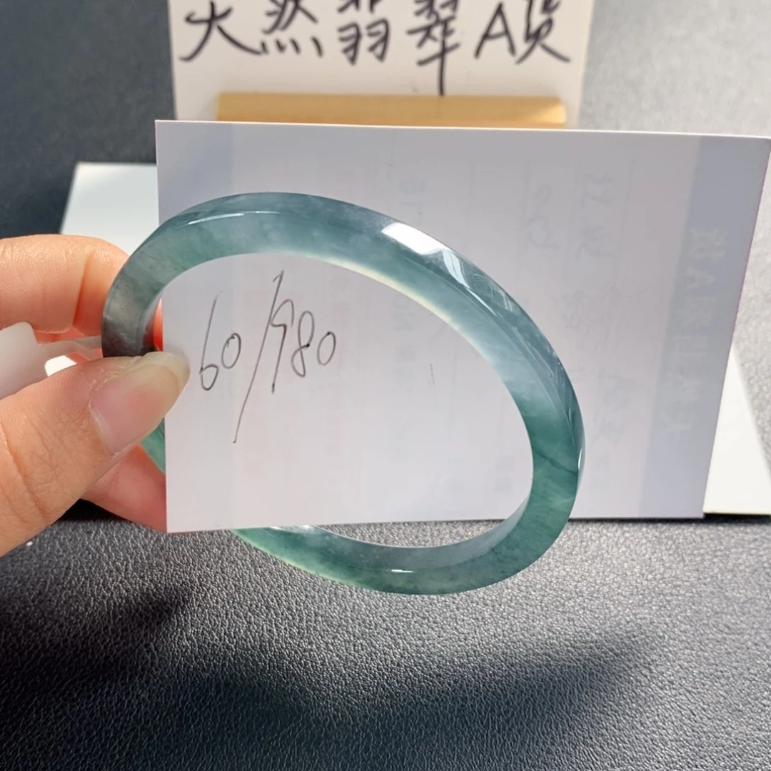 翡翠手镯未镶嵌天然翡翠
