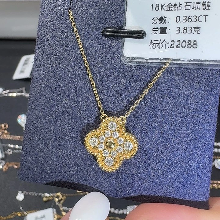 18K金镶嵌钻石颈饰