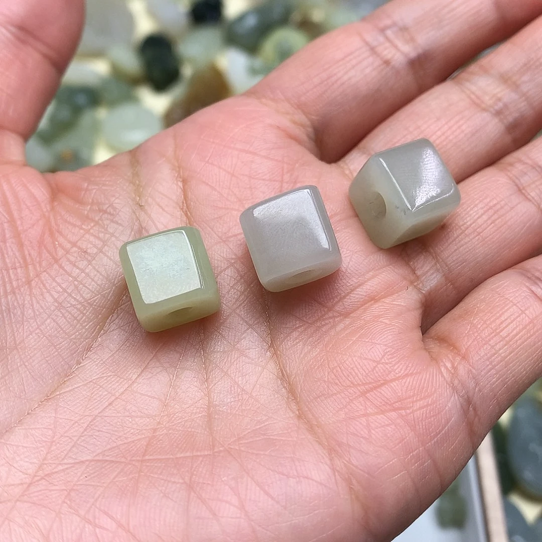 和田玉颈饰未镶嵌多样发一