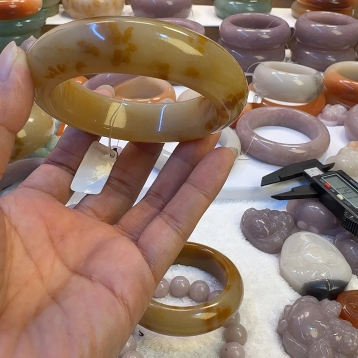 石英岩玉未镶嵌手镯