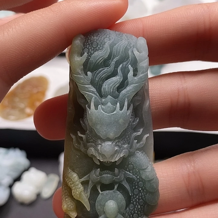 翡翠未镶嵌颈饰翡翠首饰