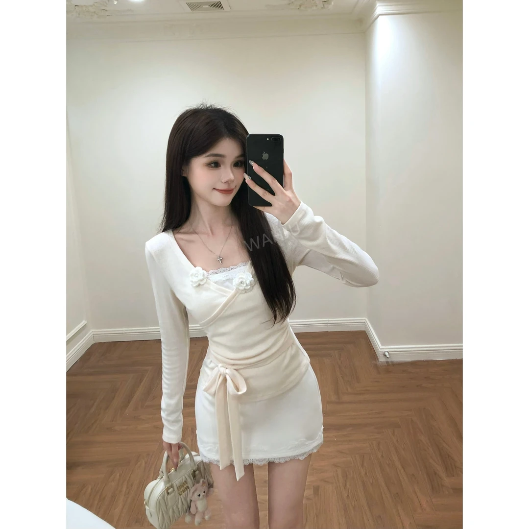 画解WAHJU【时尚编辑】早秋蕾丝拼接设计感花朵杏色上衣半裙9831W