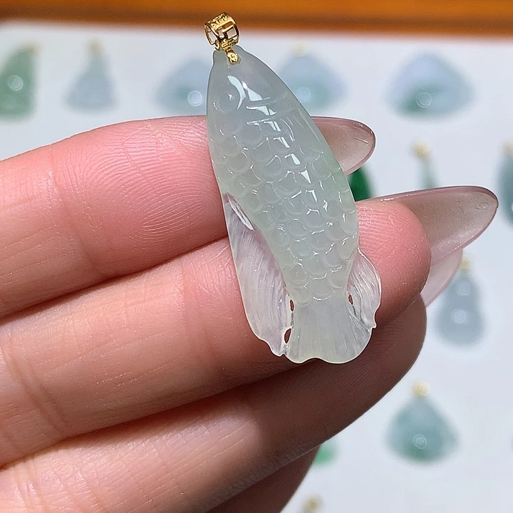 翡翠18K金镶嵌颈饰