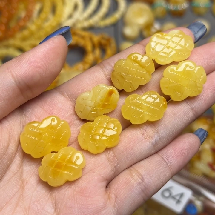 蜜蜡未镶嵌珠宝奇石-164-天然蜜蜡满蜡俏色中国结多样性发一微瑕