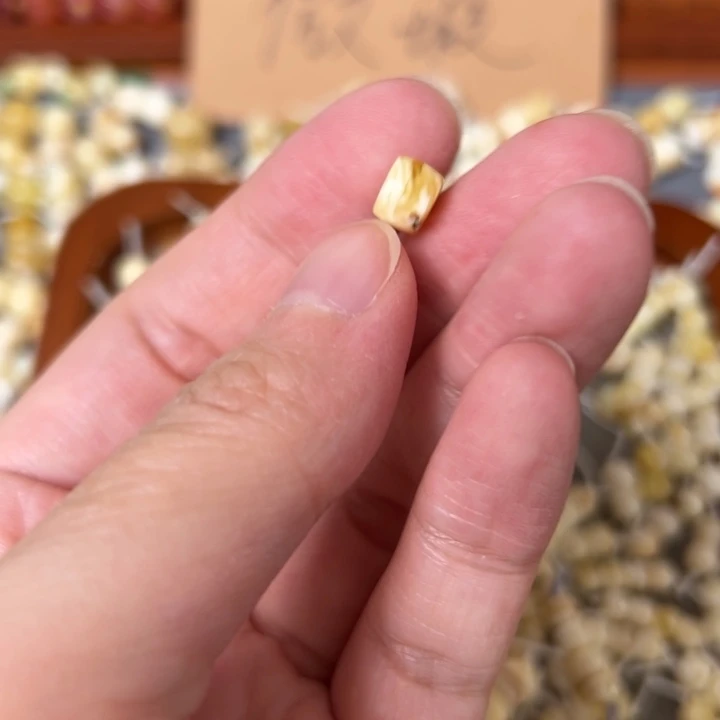 蜜蜡未镶嵌裸石6.9mm一个