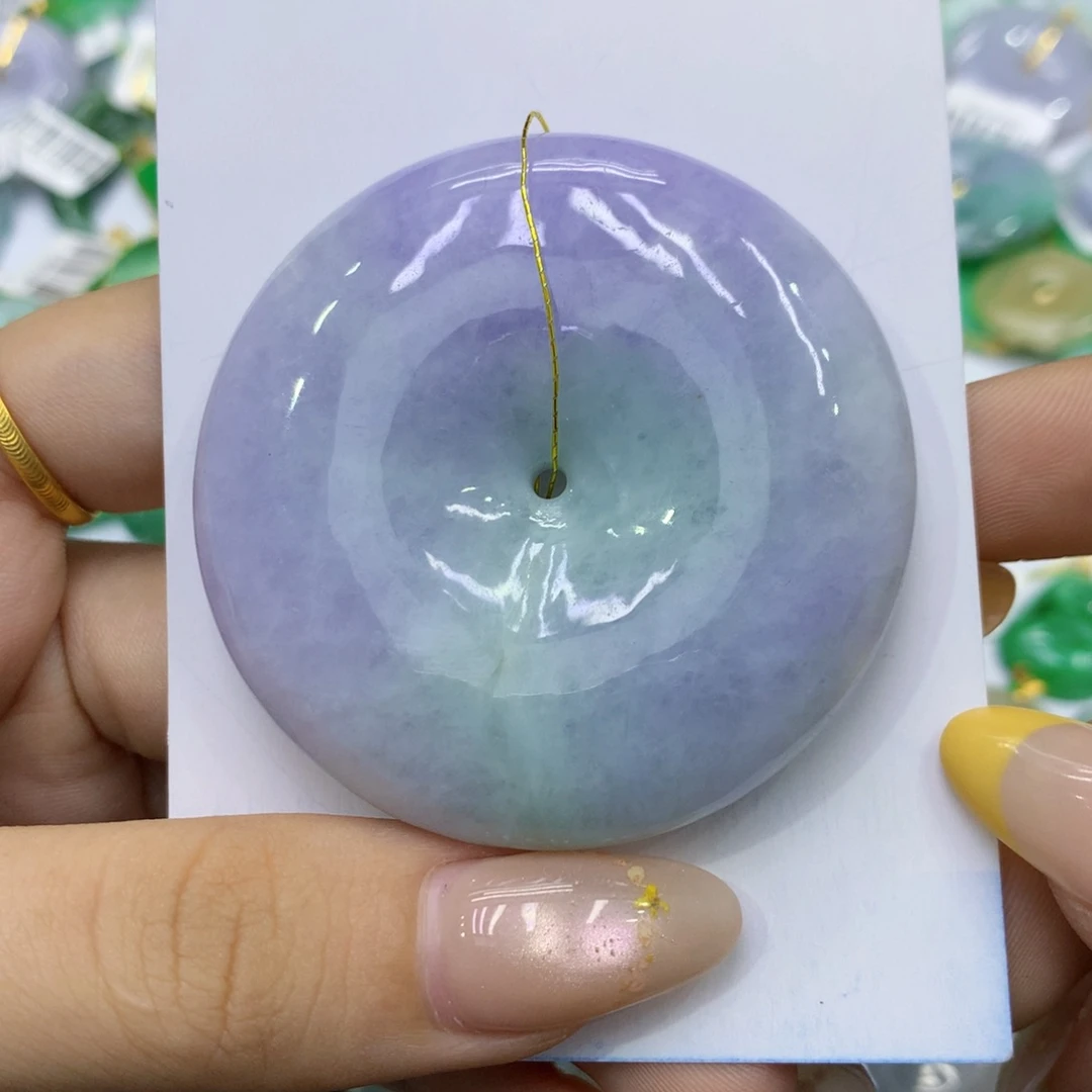 顺***。翡翠18K金镶嵌颈饰