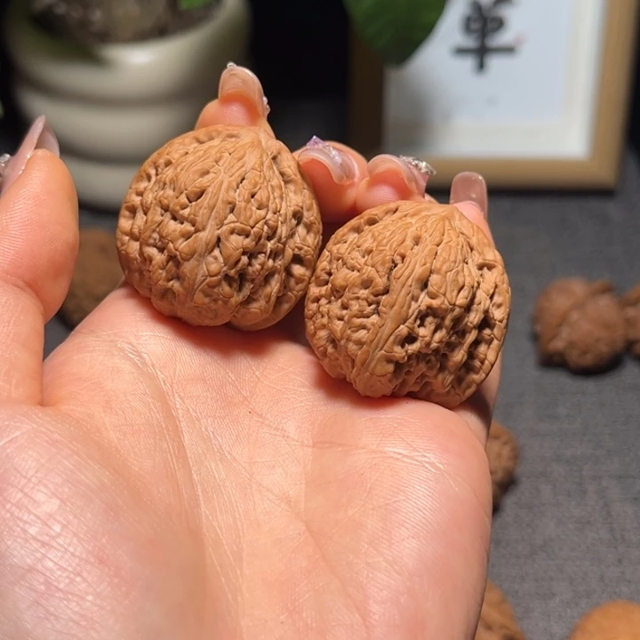 文玩核桃吊坠红宝石35