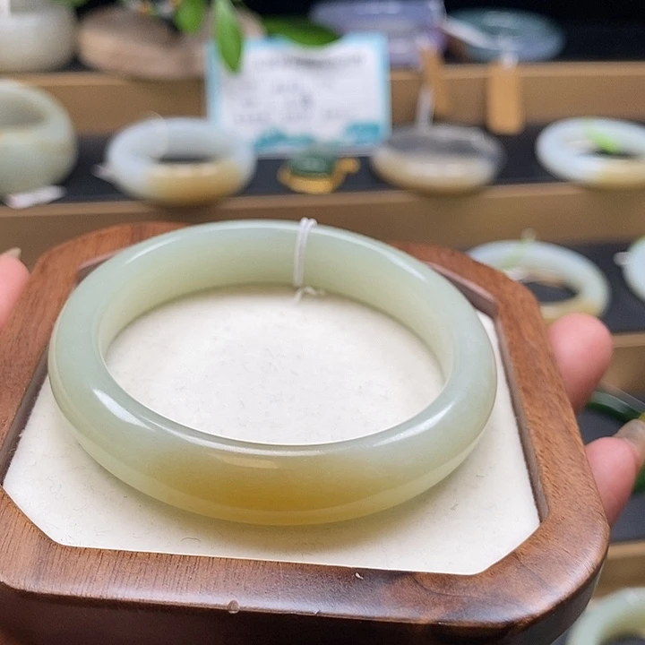 未镶嵌手镯和田玉55