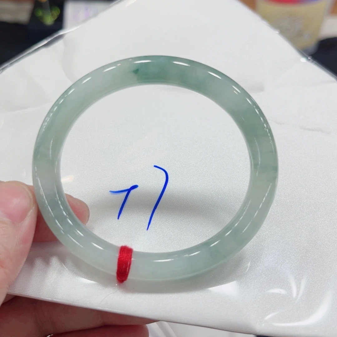 翡翠手镯未镶嵌51.5贵