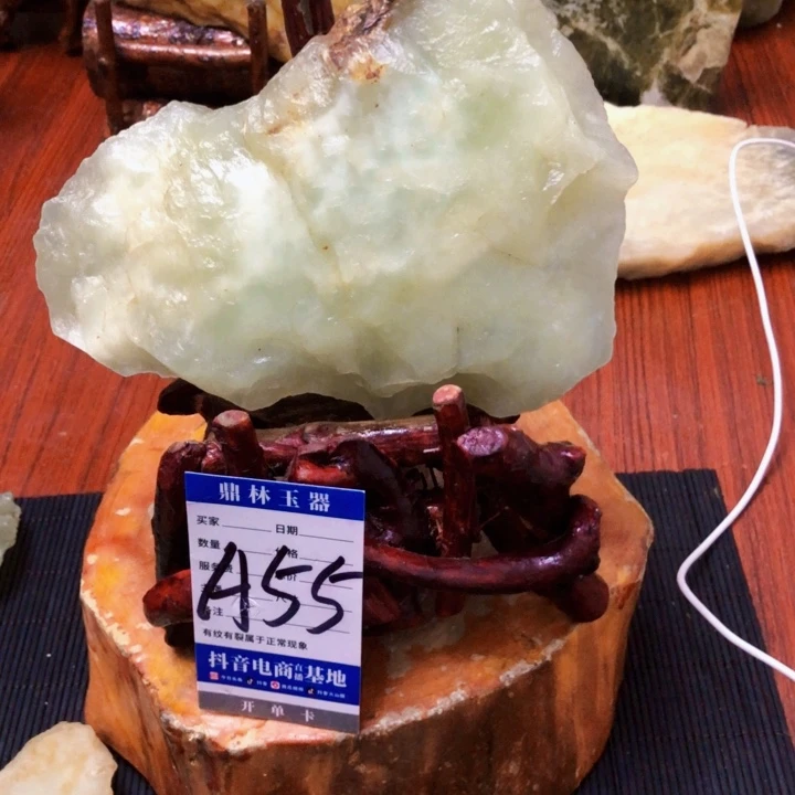 蛇纹石玉未镶嵌珠宝奇石