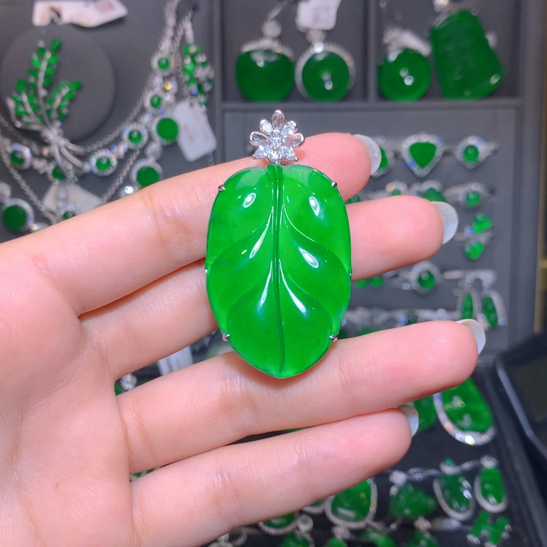 翡翠18K金镶嵌颈饰叶子