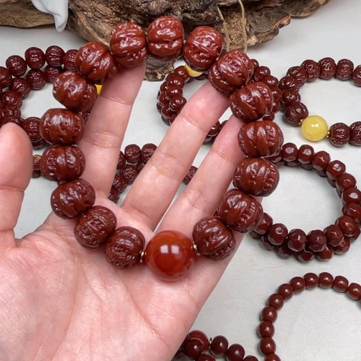 猴头核桃吊坠雨*龙纹八棱18➕红