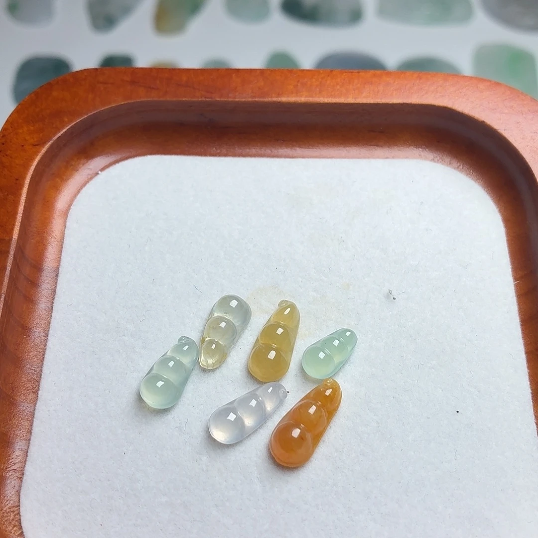 颈饰未镶嵌翡翠福豆  单个188多样性发货