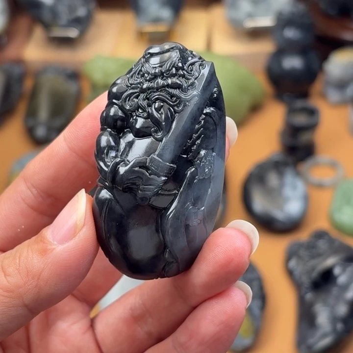 奔***子和田玉未镶嵌颈饰