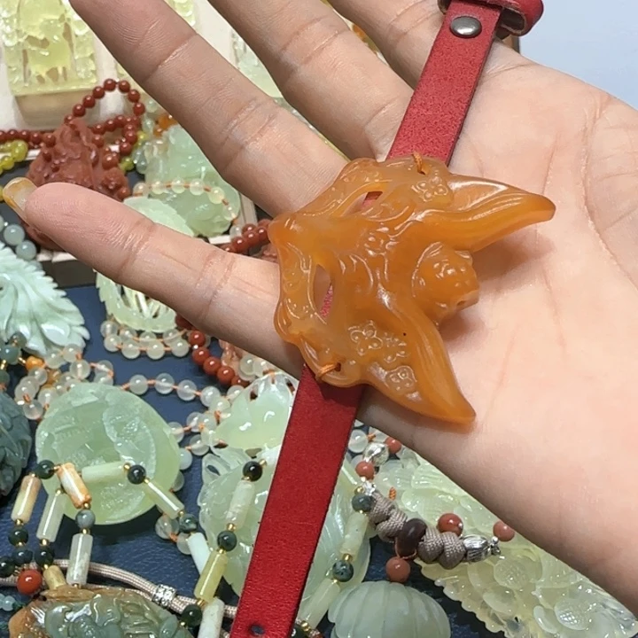 未镶嵌蛇纹石玉吊坠