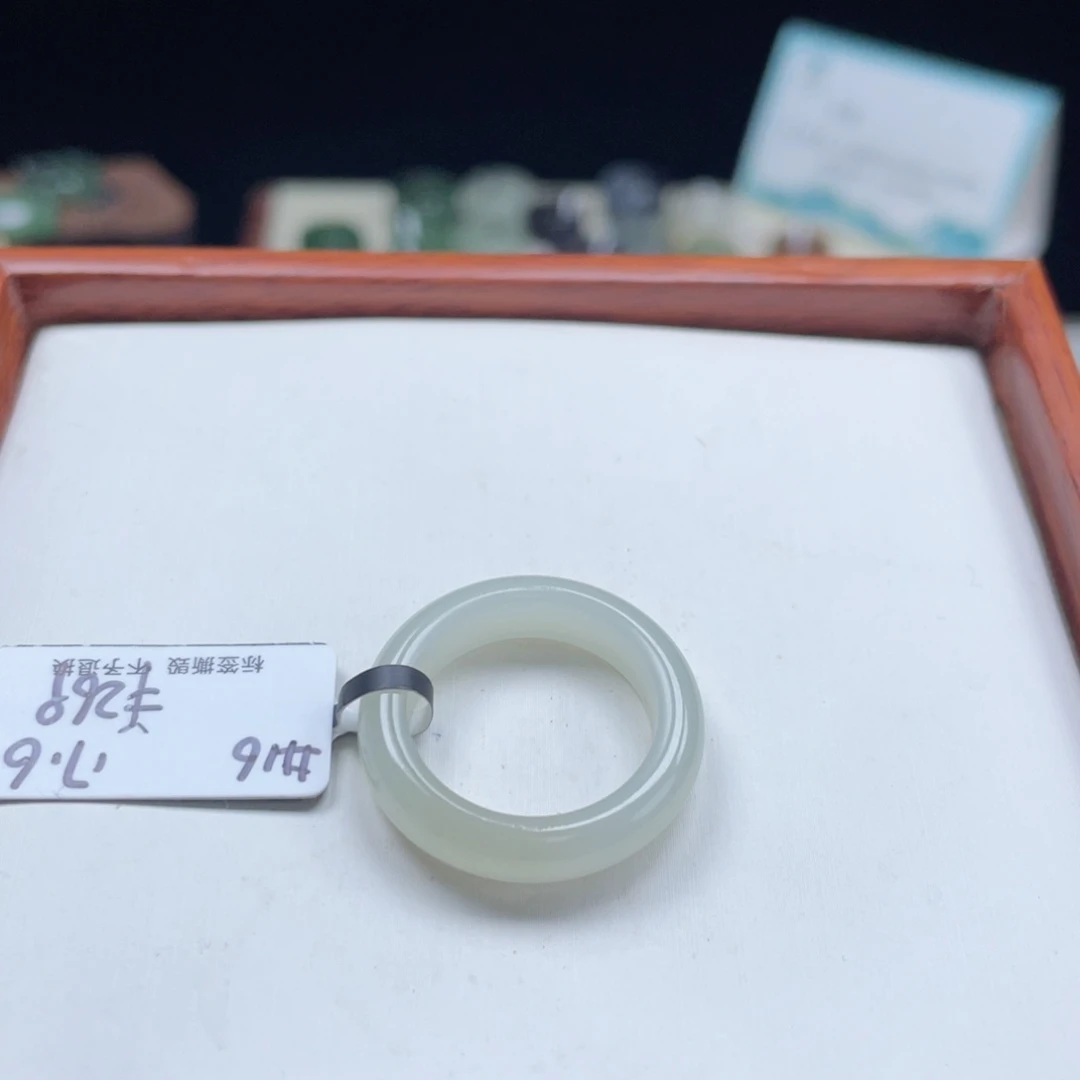 未镶嵌戒指和田玉青白常规内径17.6mm