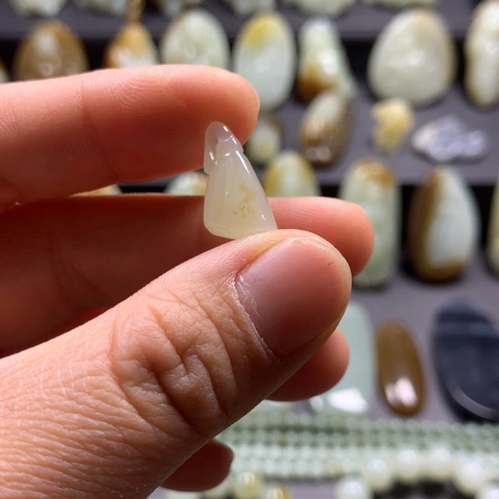 和田玉（糖玉）未镶嵌颈饰