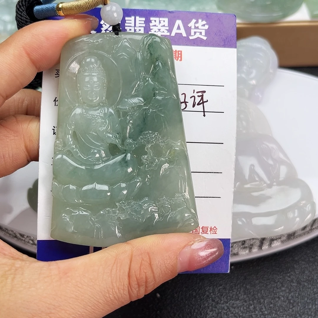 翡翠未镶嵌颈饰