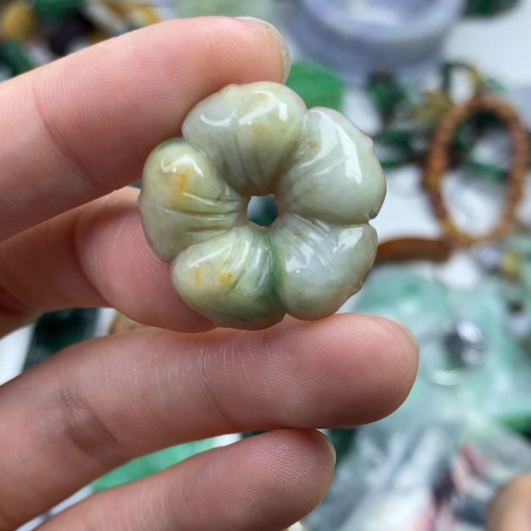 翡翠未镶嵌颈饰用****9吊坠；裸发