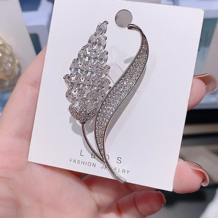 锆石铜合金一叶知秋胸针