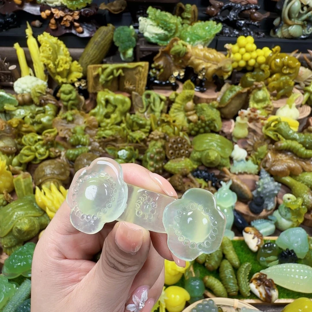 小***爸蛇纹石玉未镶嵌摆件