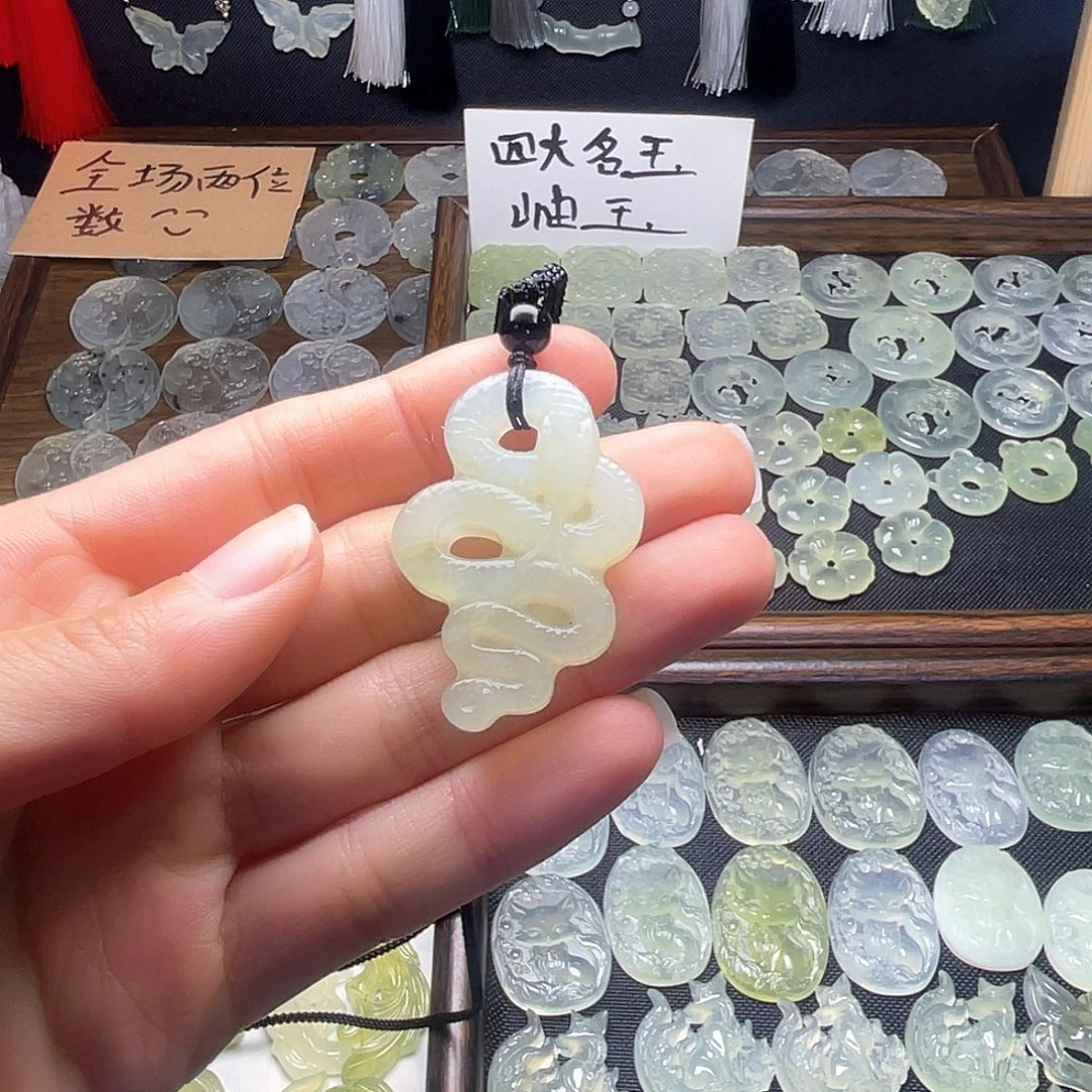 岫玉未镶嵌岫玉大玉蛇吊坠