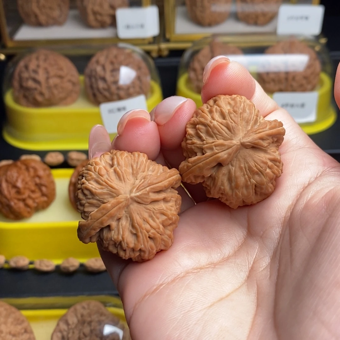 文玩核桃吊坠36闷白