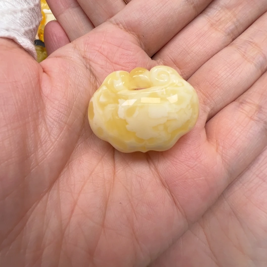 伊***尔裸石蜜蜡未镶嵌蜜蜡