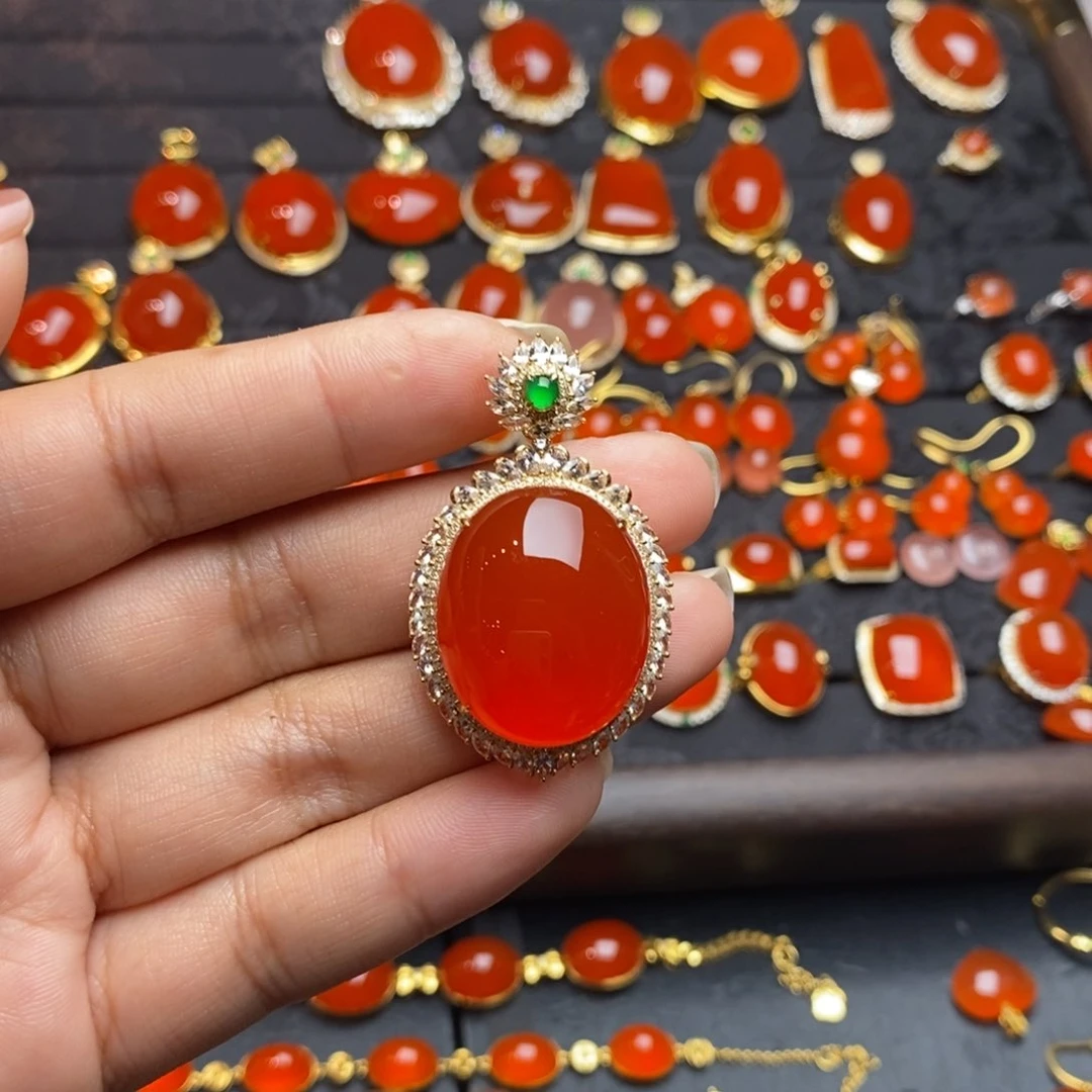 吊坠(不含链)18K金镶嵌南红玛瑙森*