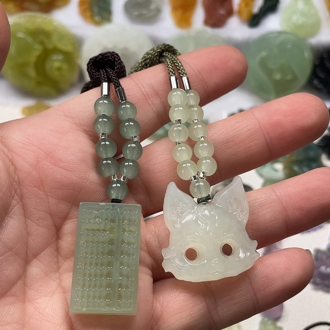 蛇纹石玉未镶嵌颈饰