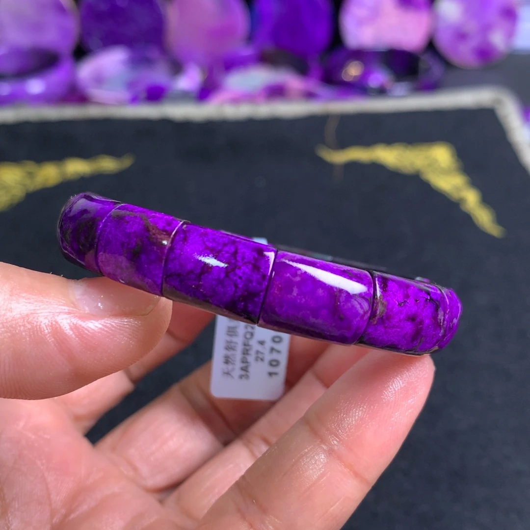 苏纪石（舒俱来）未镶嵌猫眼红丝绒手牌
