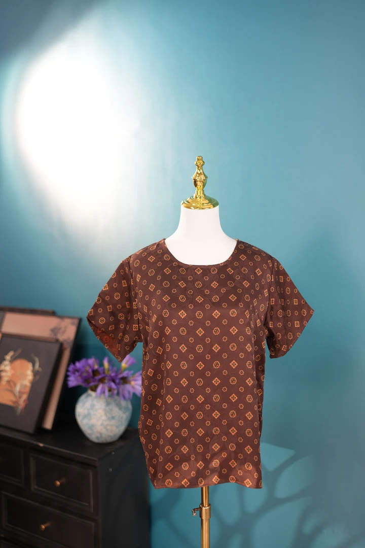 T051.宝箱花短袖女