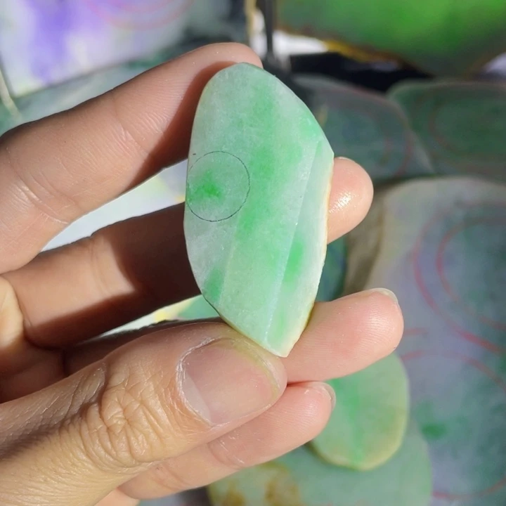 翡翠未镶嵌挂件片料