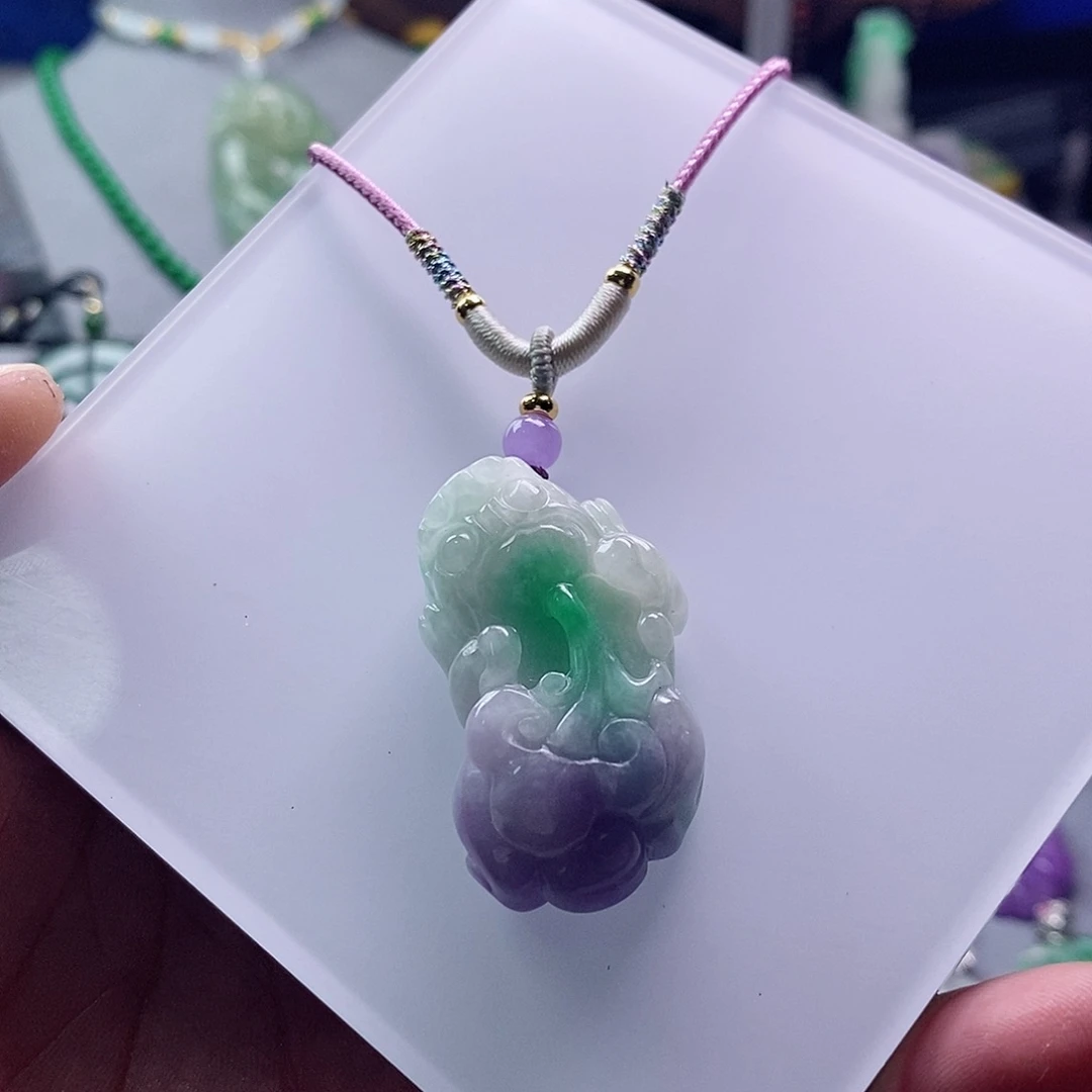 翡翠未镶嵌吊坠(赠链)