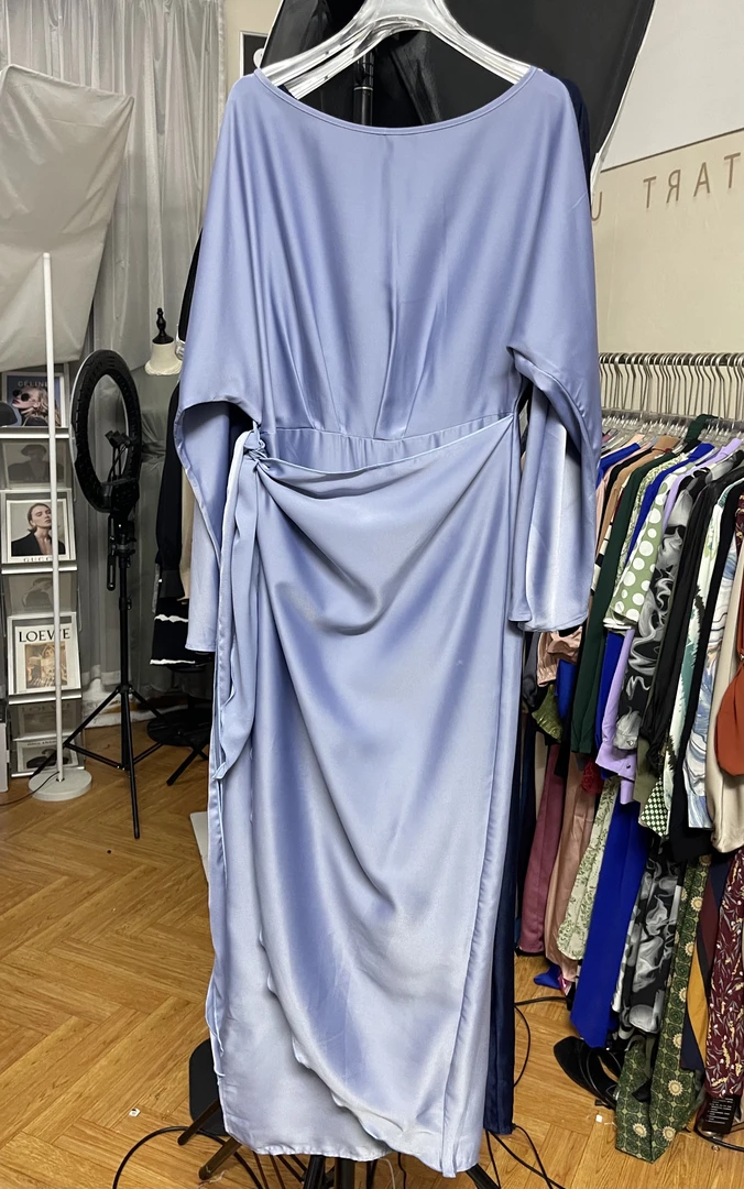 【 灰蓝色 - 555# 】高端气质时尚长袖缎面连衣裙春季轻奢显瘦侧柜