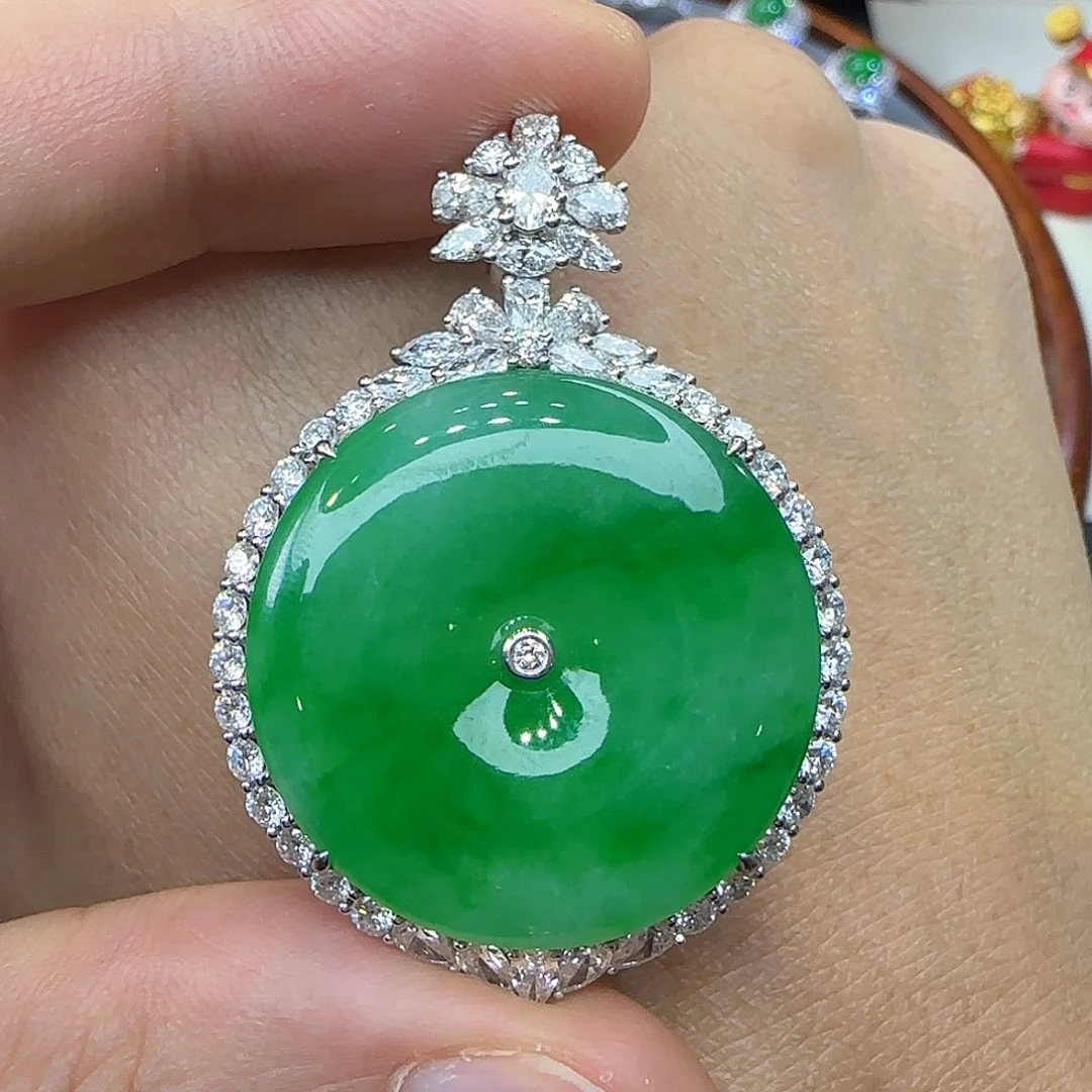 颈饰18K金镶嵌翡翠天然翡翠