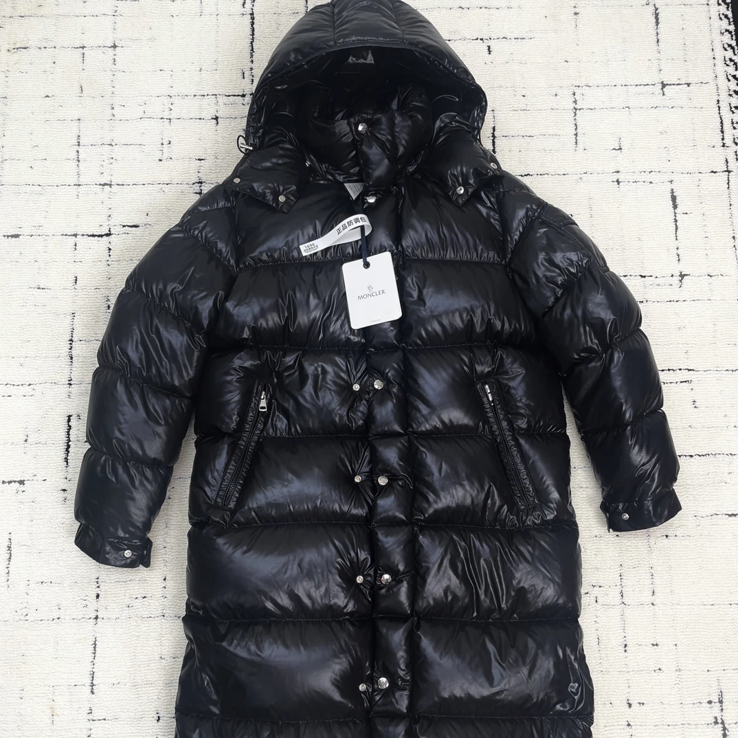 未使用 MONCLER 黑色亮面连帽长款羽绒服 2码 1696