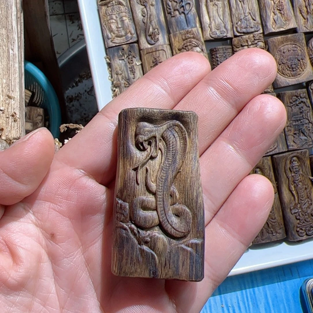 沉香吊坠白棋普贤蛇8.1克