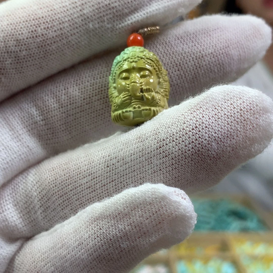 绿松石未镶嵌挂件