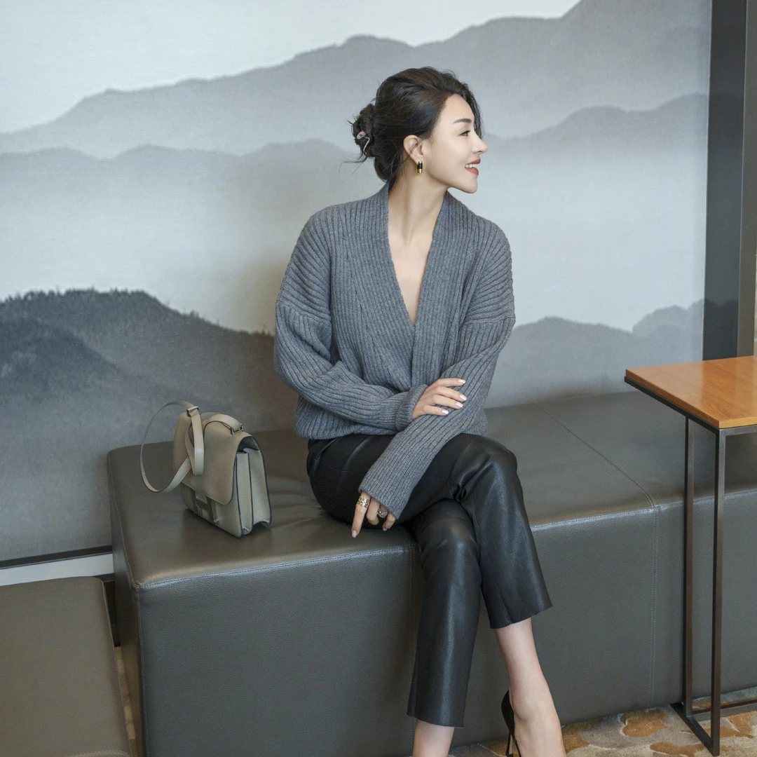 【余书】坑条V领针织套头针织打底衫女装上衣Y303511