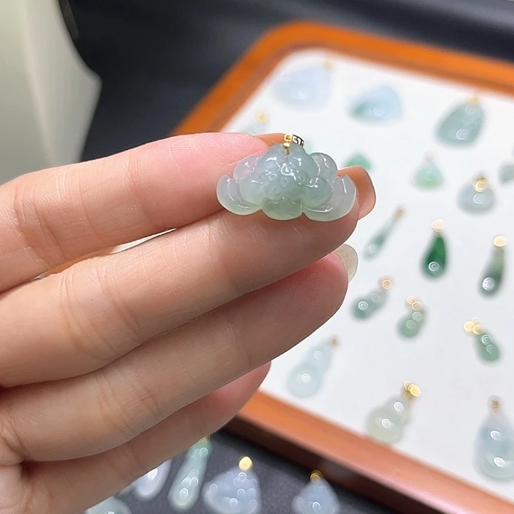 翡翠18K金镶嵌颈饰