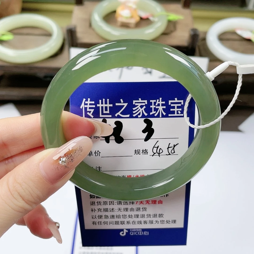 【闪购商品】未镶嵌手镯和田玉