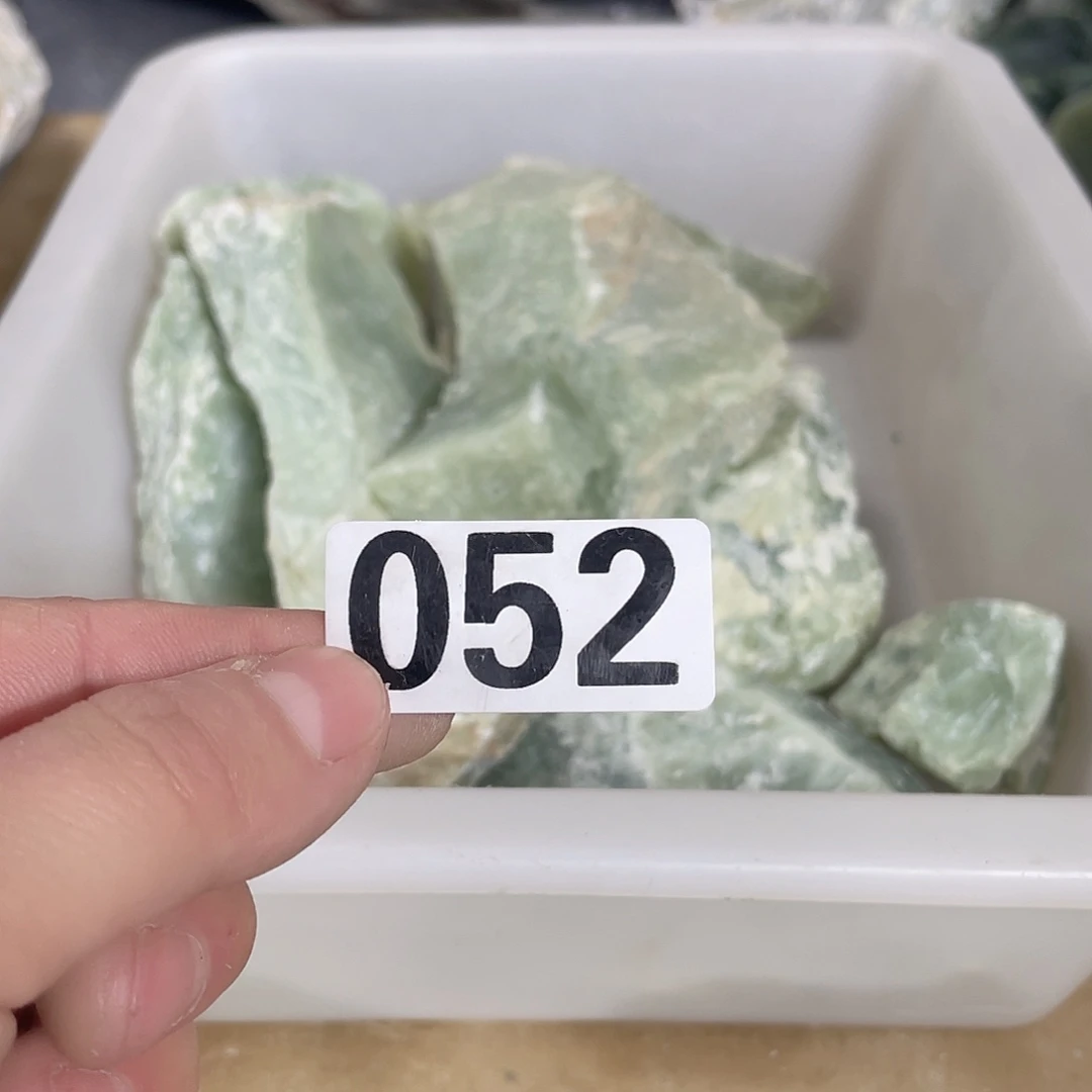 半***子蛇纹石玉未镶嵌珠宝奇石