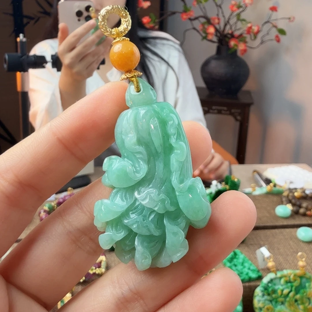 翡翠未镶嵌吊坠(赠链)福利